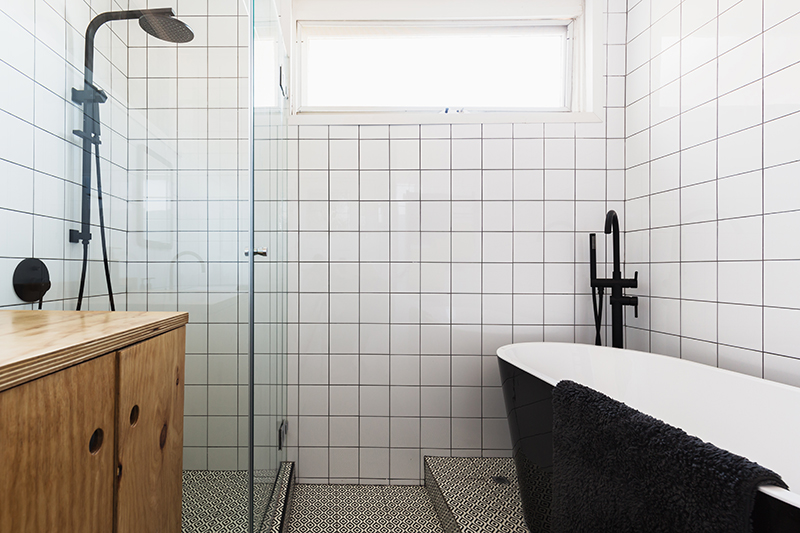 10 Ways To Make A Small Bathroom Look Bigger Reallylist Com - How To Make A Small Bathroom Seem Larger